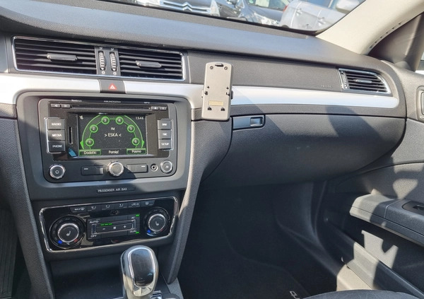 Skoda Superb cena 35600 przebieg: 239700, rok produkcji 2012 z Ostrów Lubelski małe 562